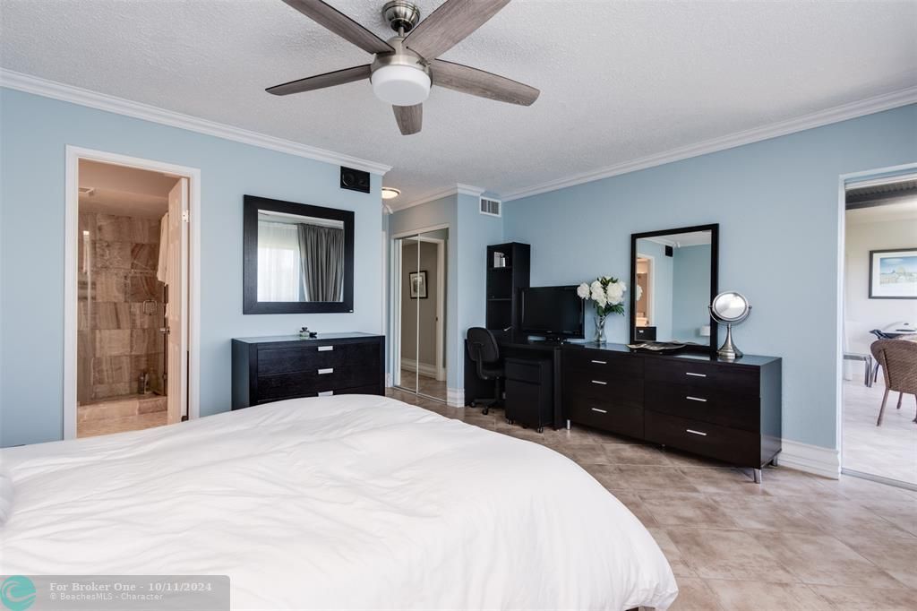 For Sale: $289,000 (2 beds, 2 baths, 1100 Square Feet)