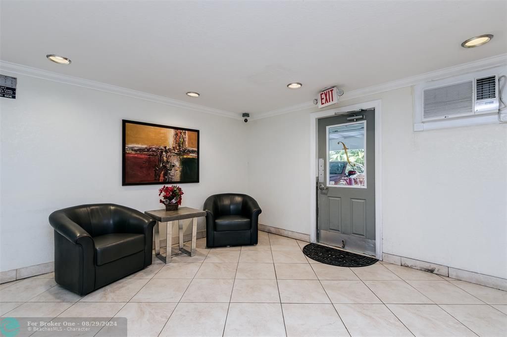 For Sale: $269,000 (2 beds, 2 baths, 1100 Square Feet)