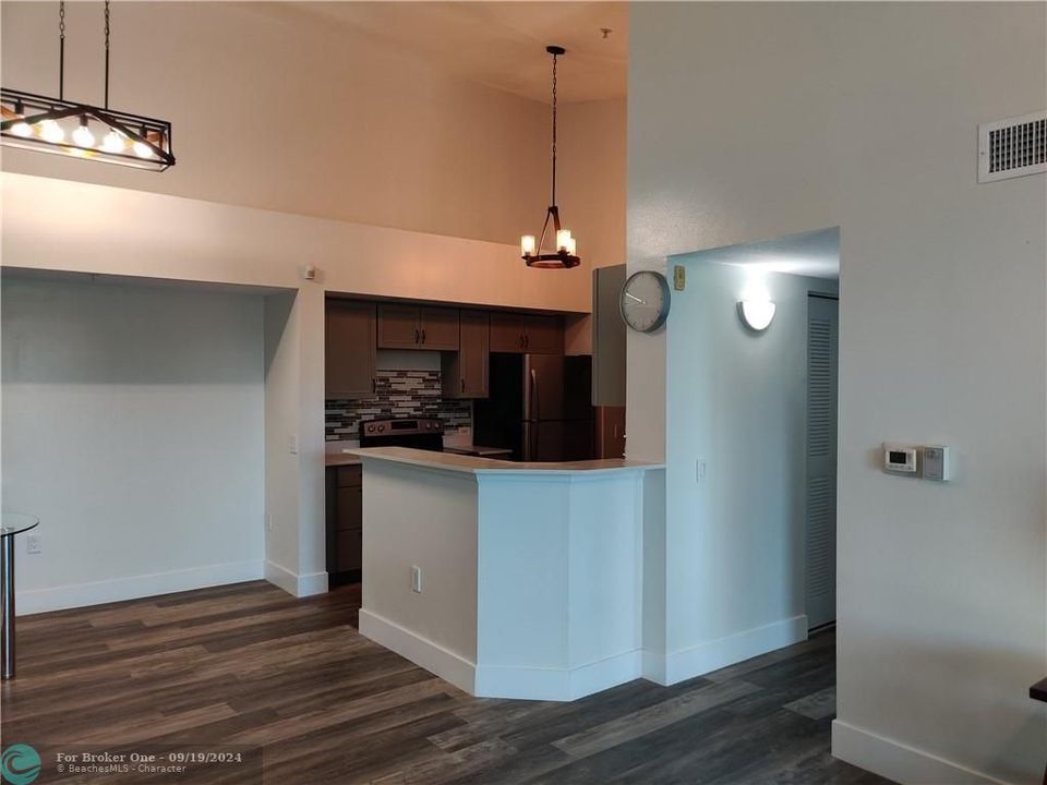 For Rent: $1,925 (1 beds, 1 baths, 750 Square Feet)