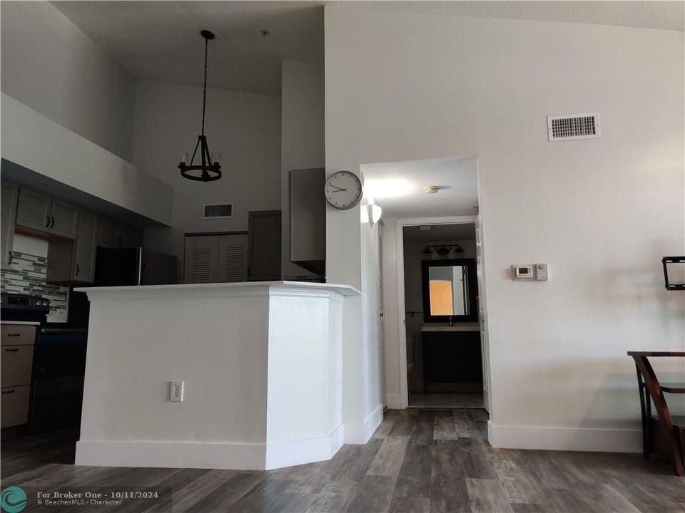 For Rent: $1,925 (1 beds, 1 baths, 750 Square Feet)