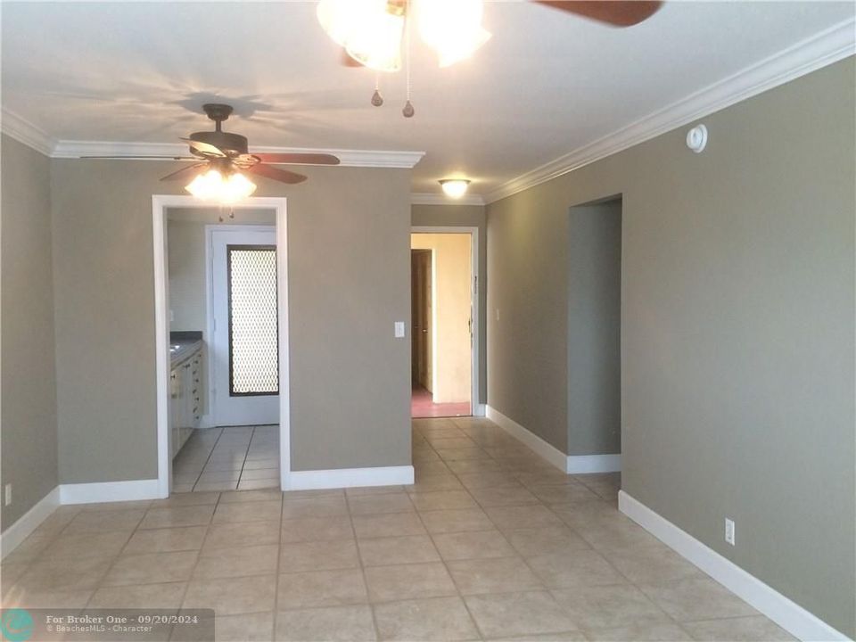 Active With Contract: $1,450 (1 beds, 1 baths, 680 Square Feet)