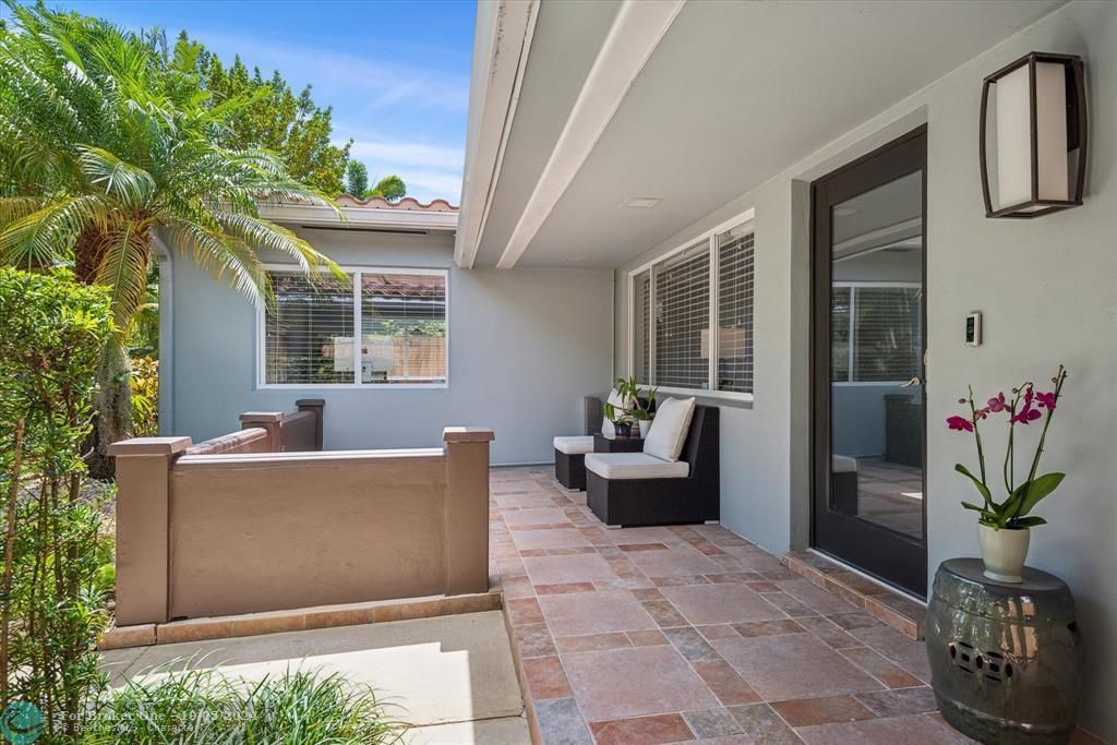 Recently Sold: $899,000 (2 beds, 2 baths, 1406 Square Feet)