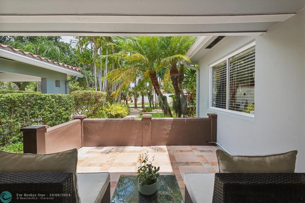 Recently Sold: $899,000 (2 beds, 2 baths, 1406 Square Feet)