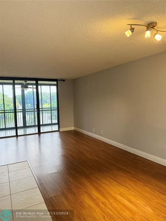 For Rent: $2,150 (2 beds, 2 baths, 1040 Square Feet)