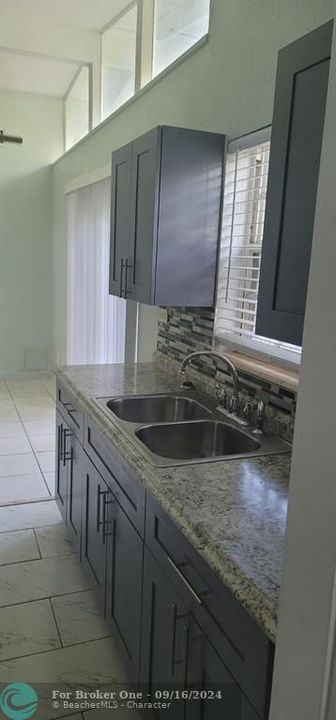 For Rent: $2,800 (4 beds, 1 baths, 1300 Square Feet)