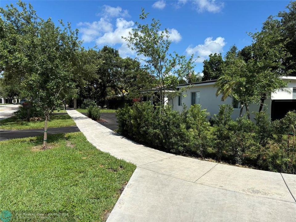 For Sale: $1,295,000 (3 beds, 2 baths, 1319 Square Feet)