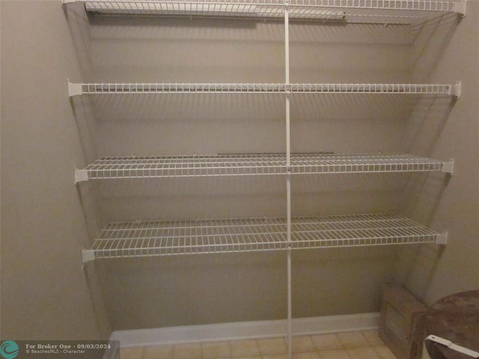 En Venta: $250,000 (2 camas, 2 baños, 1700 Pies cuadrados)