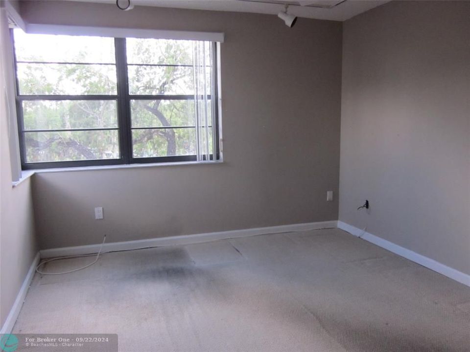 For Sale: $225,000 (2 beds, 2 baths, 1700 Square Feet)