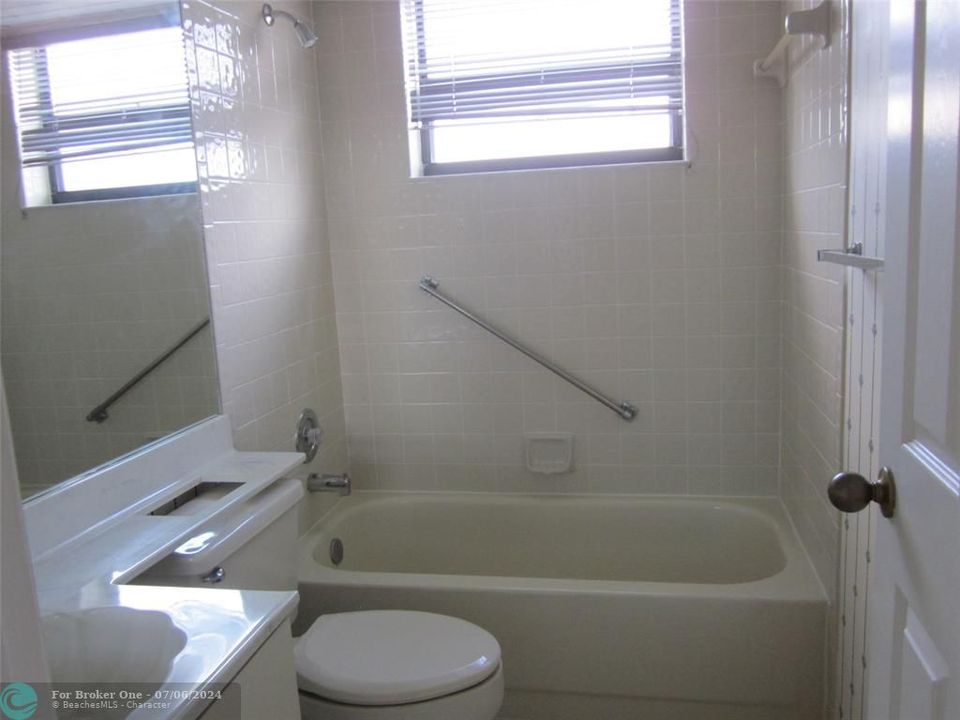 For Sale: $250,000 (2 beds, 2 baths, 1700 Square Feet)