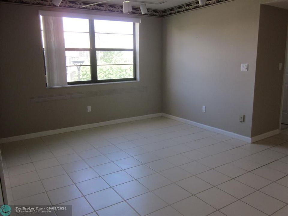 For Sale: $250,000 (2 beds, 2 baths, 1700 Square Feet)