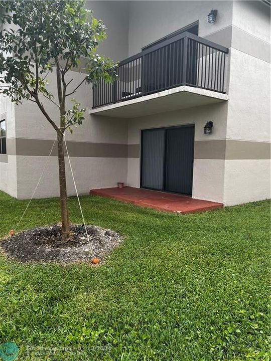For Rent: $2,500 (3 beds, 2 baths, 1216 Square Feet)