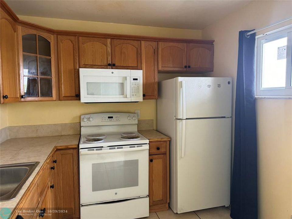 For Rent: $1,500 (1 beds, 1 baths, 925 Square Feet)