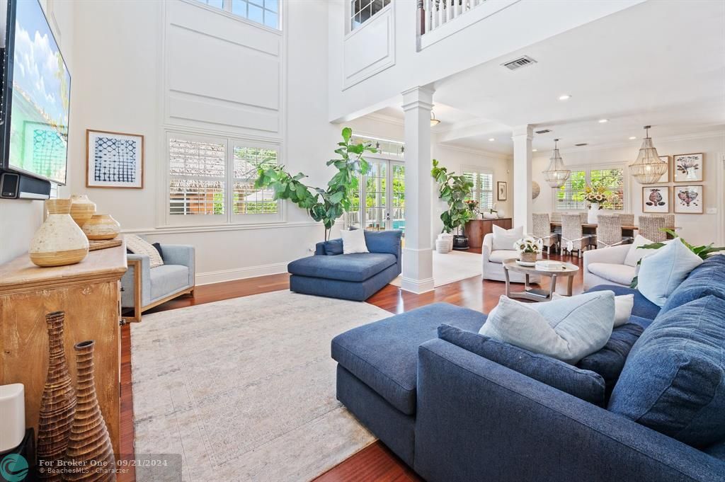 Recently Sold: $2,349,000 (5 beds, 4 baths, 4740 Square Feet)