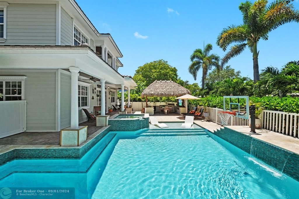 Recently Sold: $2,349,000 (5 beds, 4 baths, 4740 Square Feet)