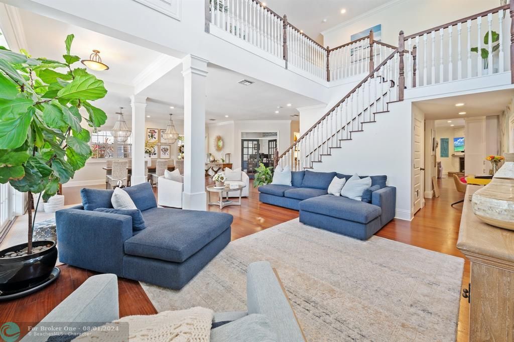 Recently Sold: $2,349,000 (5 beds, 4 baths, 4740 Square Feet)