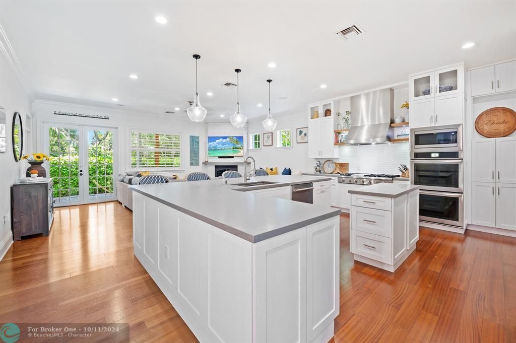 Recently Sold: $2,349,000 (5 beds, 4 baths, 4740 Square Feet)