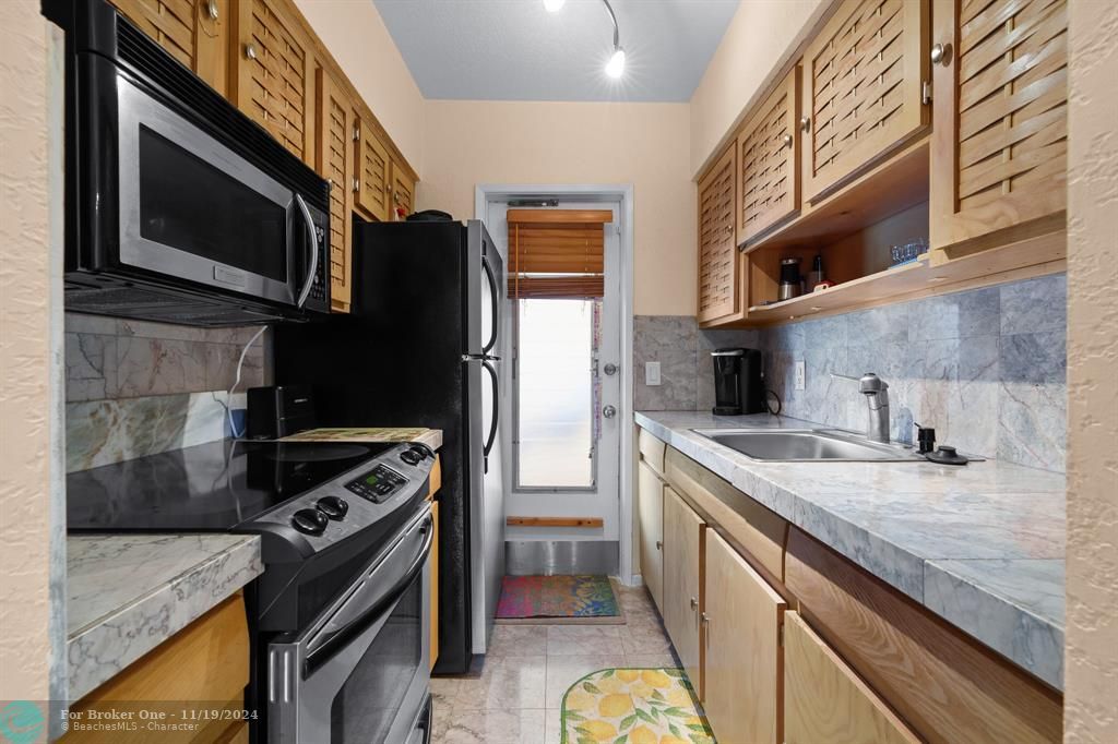 For Sale: $210,000 (1 beds, 1 baths, 600 Square Feet)