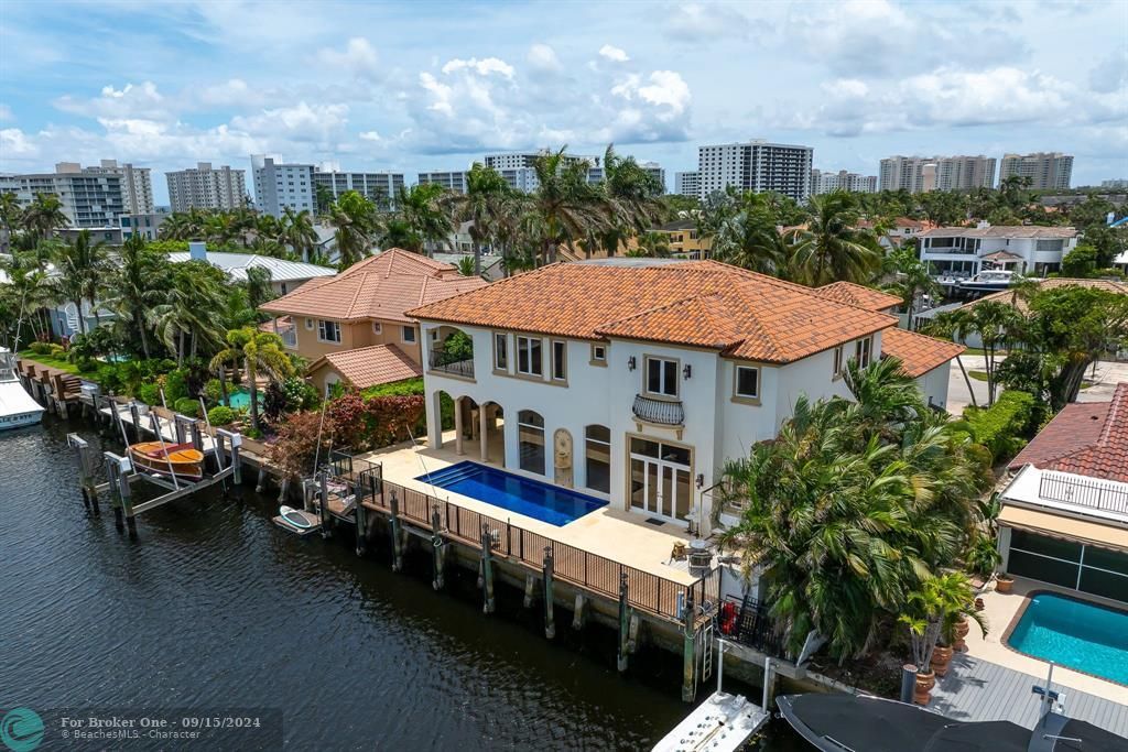 For Sale: $4,977,000 (5 beds, 6 baths, 5794 Square Feet)