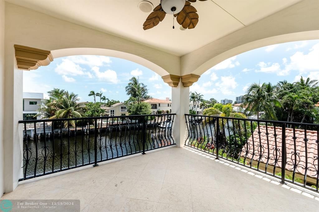 For Sale: $4,977,000 (5 beds, 6 baths, 5794 Square Feet)