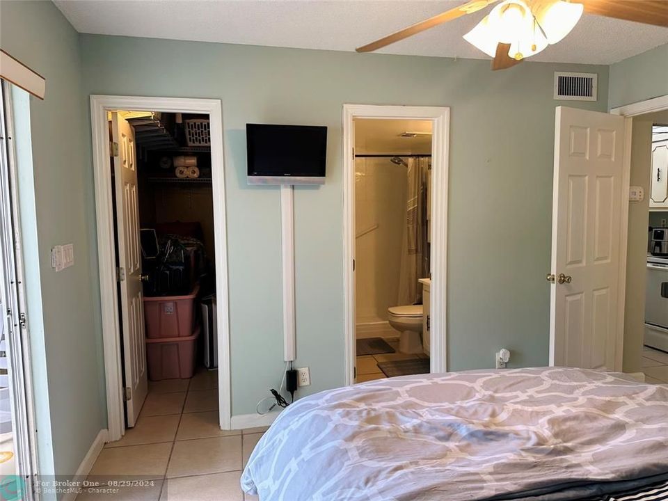 Recently Sold: $133,000 (1 beds, 1 baths, 610 Square Feet)