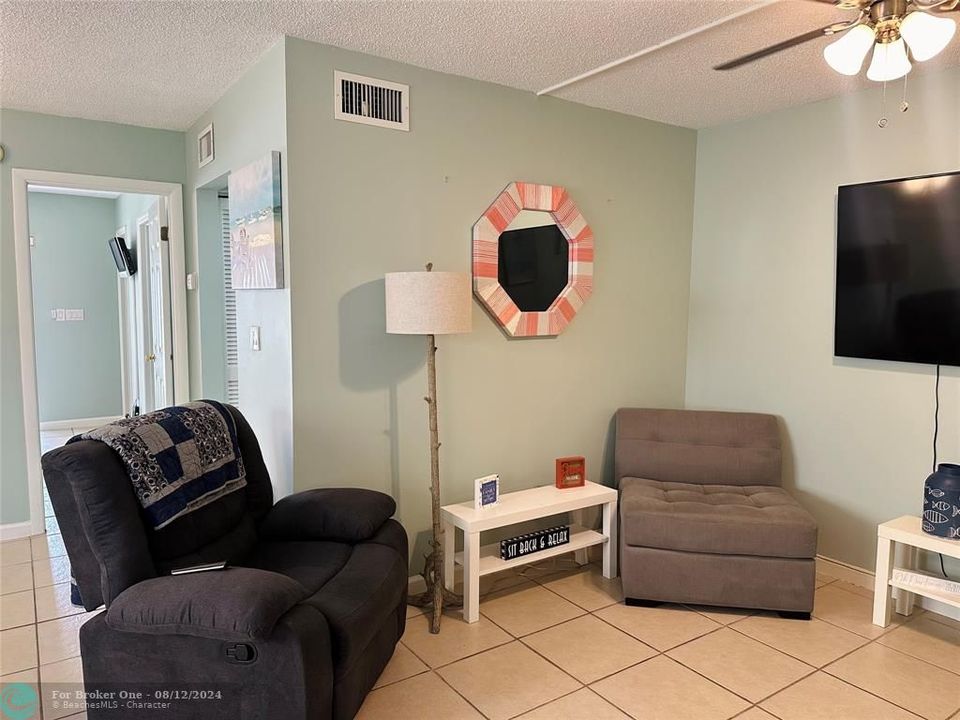 For Sale: $133,000 (1 beds, 1 baths, 610 Square Feet)