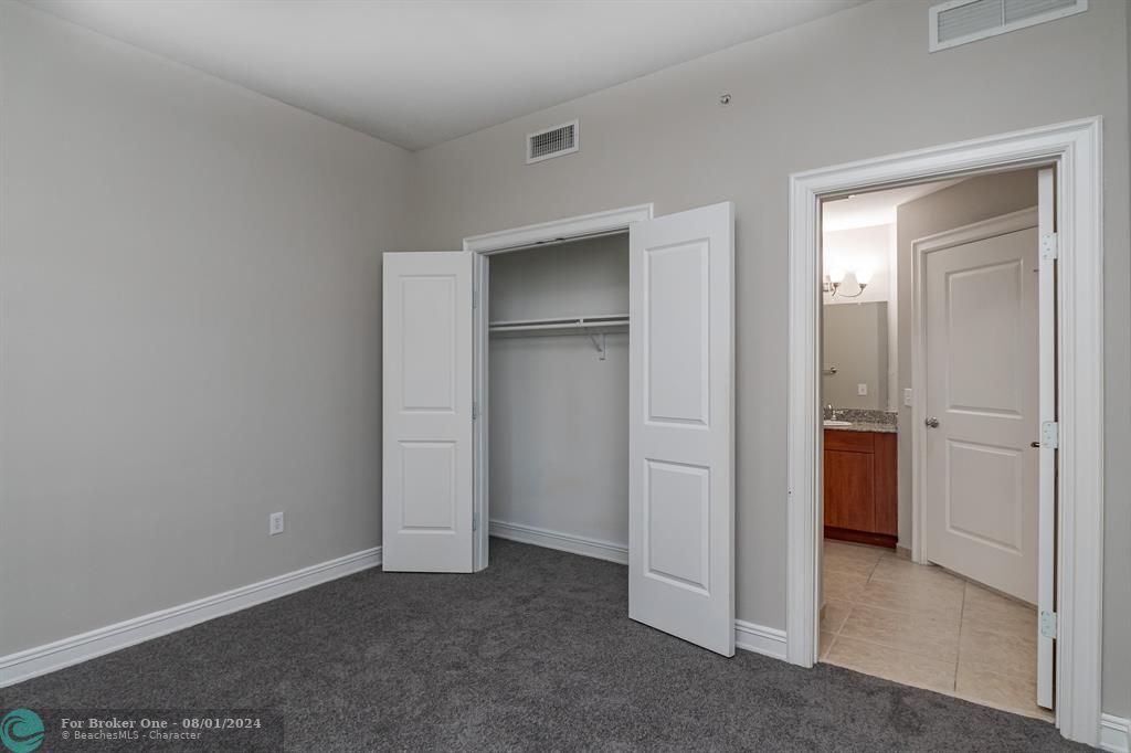 For Rent: $3,299 (2 beds, 2 baths, 1290 Square Feet)