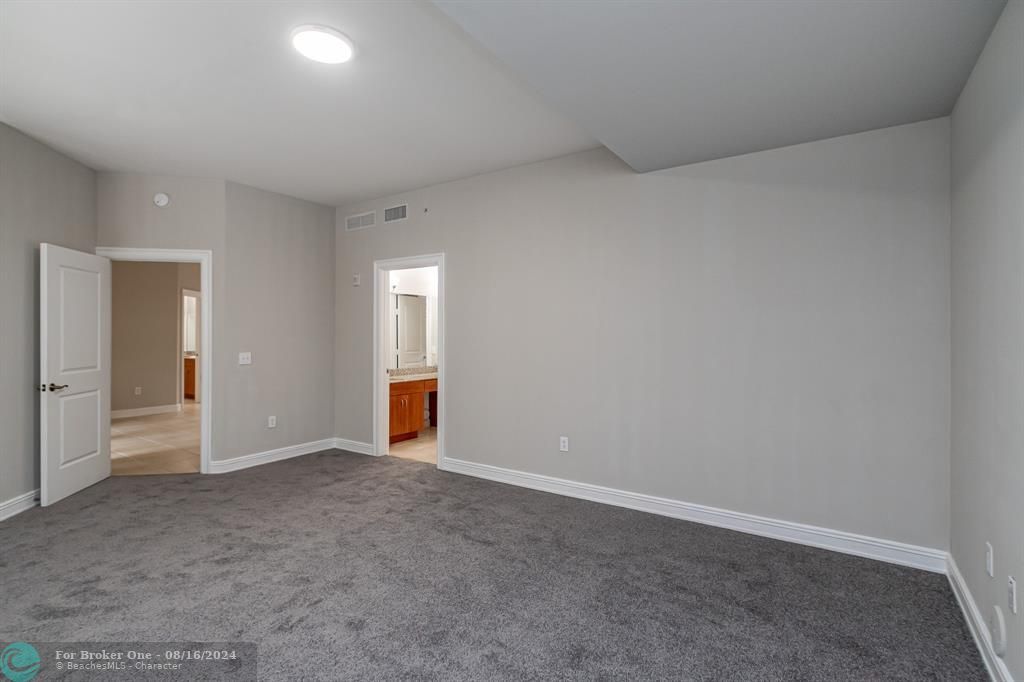 For Rent: $3,299 (2 beds, 2 baths, 1290 Square Feet)