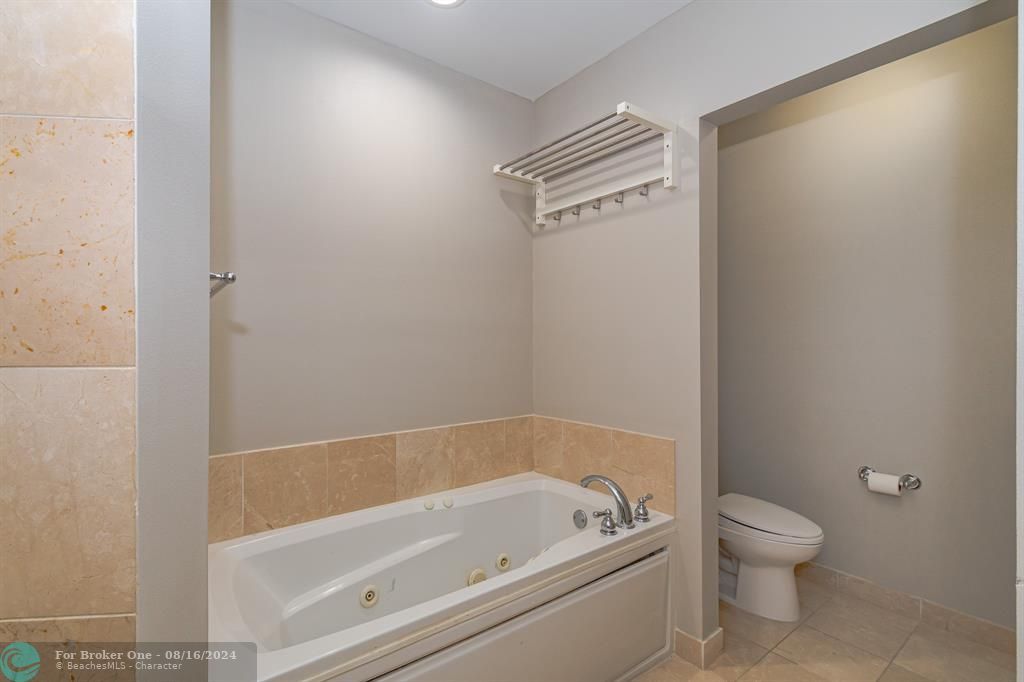 For Rent: $3,299 (2 beds, 2 baths, 1290 Square Feet)