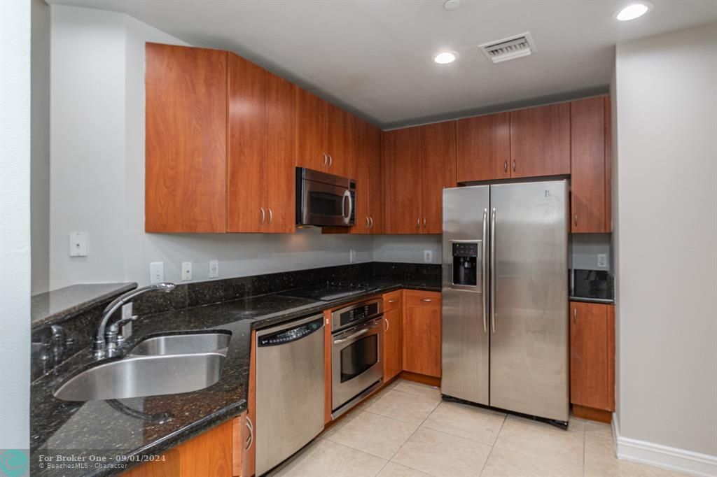 For Rent: $3,299 (2 beds, 2 baths, 1290 Square Feet)