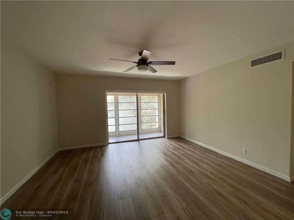 For Rent: $1,975 (2 beds, 2 baths, 900 Square Feet)