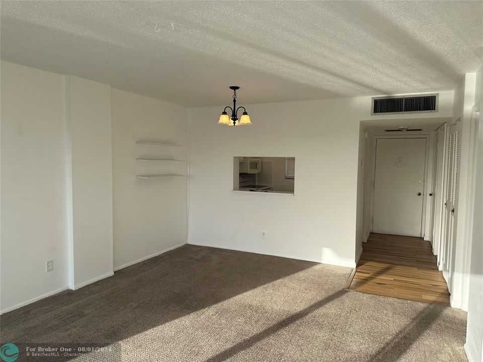 For Rent: $1,850 (1 beds, 1 baths, 815 Square Feet)