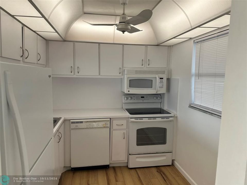 For Rent: $1,850 (1 beds, 1 baths, 815 Square Feet)