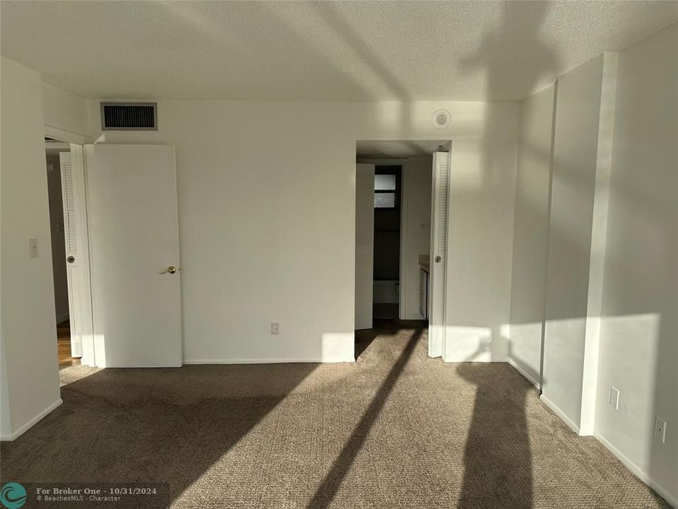 For Rent: $1,850 (1 beds, 1 baths, 815 Square Feet)