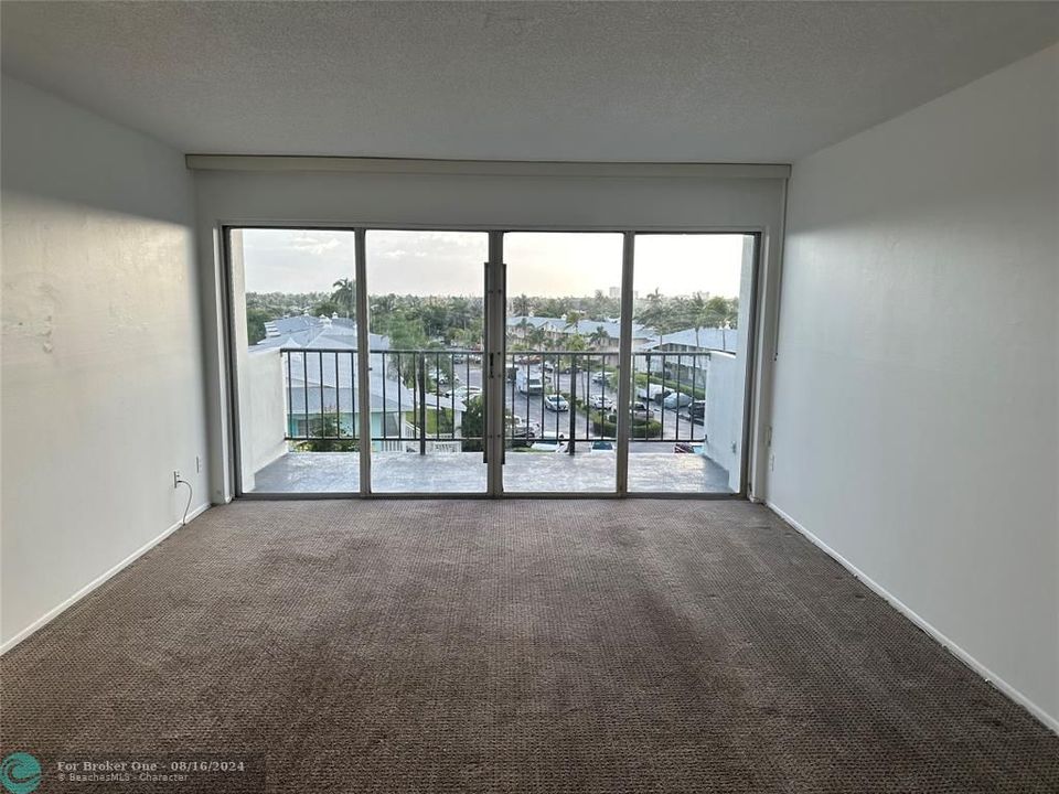 For Rent: $1,850 (1 beds, 1 baths, 815 Square Feet)