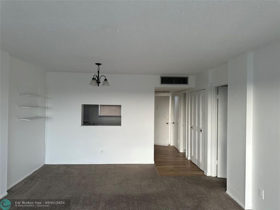 For Rent: $1,850 (1 beds, 1 baths, 815 Square Feet)