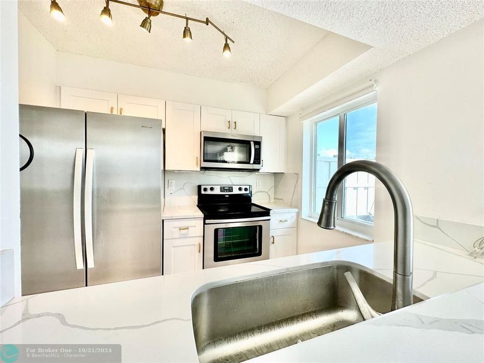 For Rent: $2,800 (2 beds, 2 baths, 1322 Square Feet)