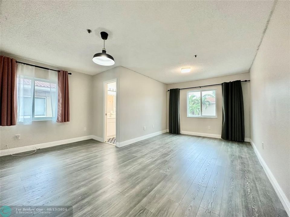 For Rent: $2,800 (2 beds, 2 baths, 1322 Square Feet)