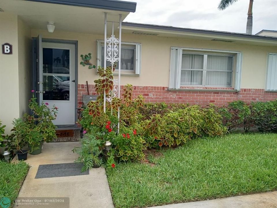 For Sale: $138,900 (2 beds, 1 baths, 815 Square Feet)