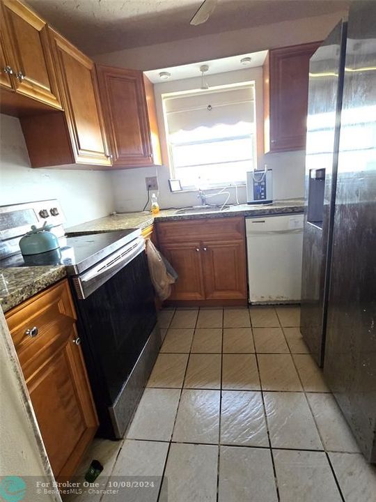 For Sale: $170,000 (2 beds, 2 baths, 871 Square Feet)