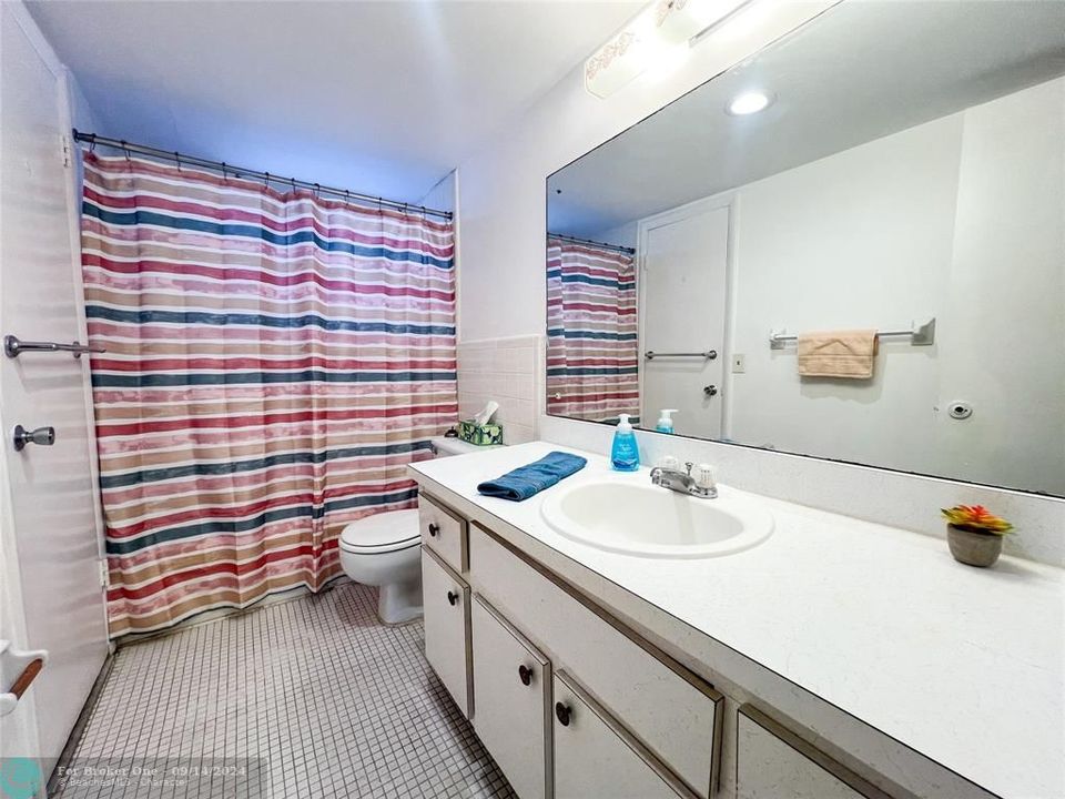 Active With Contract: $1,600 (1 beds, 1 baths, 678 Square Feet)