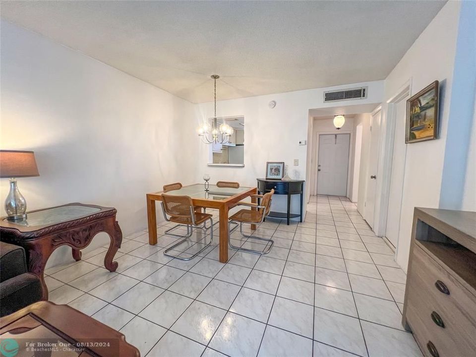 Active With Contract: $1,600 (1 beds, 1 baths, 678 Square Feet)