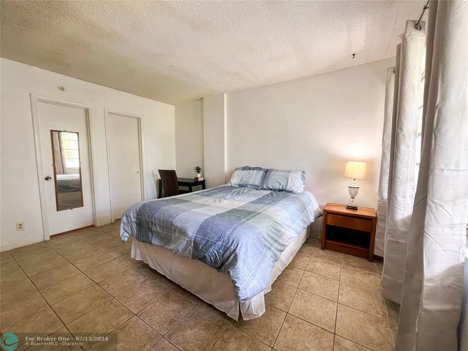 Active With Contract: $1,600 (1 beds, 1 baths, 678 Square Feet)