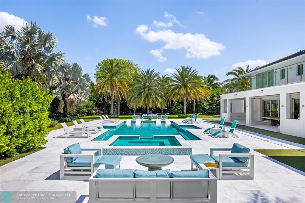 For Sale: $7,890,000 (7 beds, 7 baths, 8958 Square Feet)