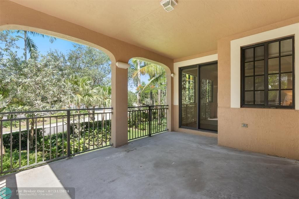For Sale: $889,900 (4 beds, 2 baths, 2360 Square Feet)