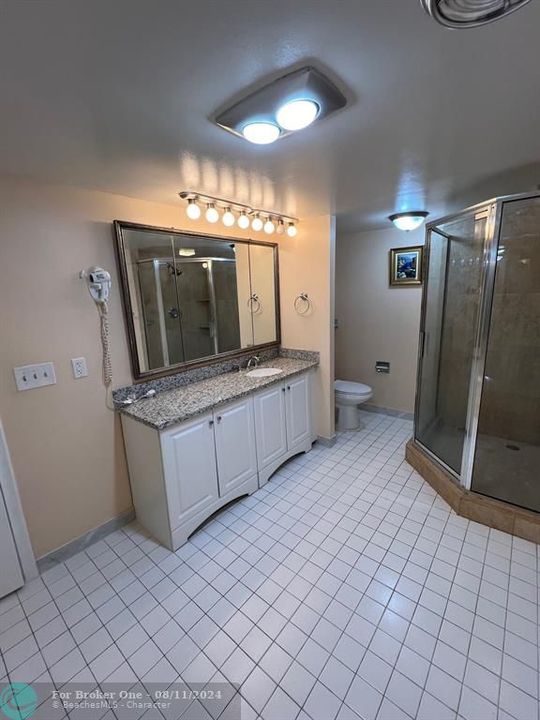 For Sale: $355,000 (1 beds, 1 baths, 1300 Square Feet)