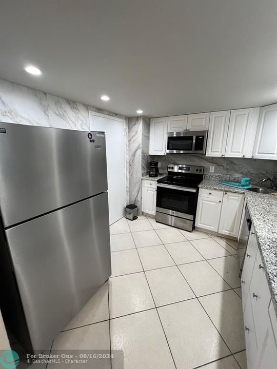 For Sale: $355,000 (1 beds, 1 baths, 1300 Square Feet)