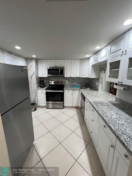 For Sale: $355,000 (1 beds, 1 baths, 1300 Square Feet)