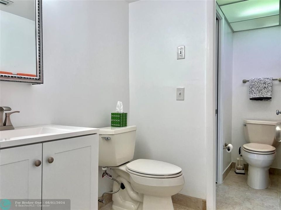 For Sale: $250,000 (1 beds, 1 baths, 790 Square Feet)