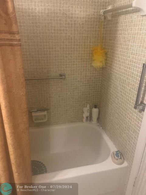 For Rent: $2,500 (1 beds, 1 baths, 706 Square Feet)