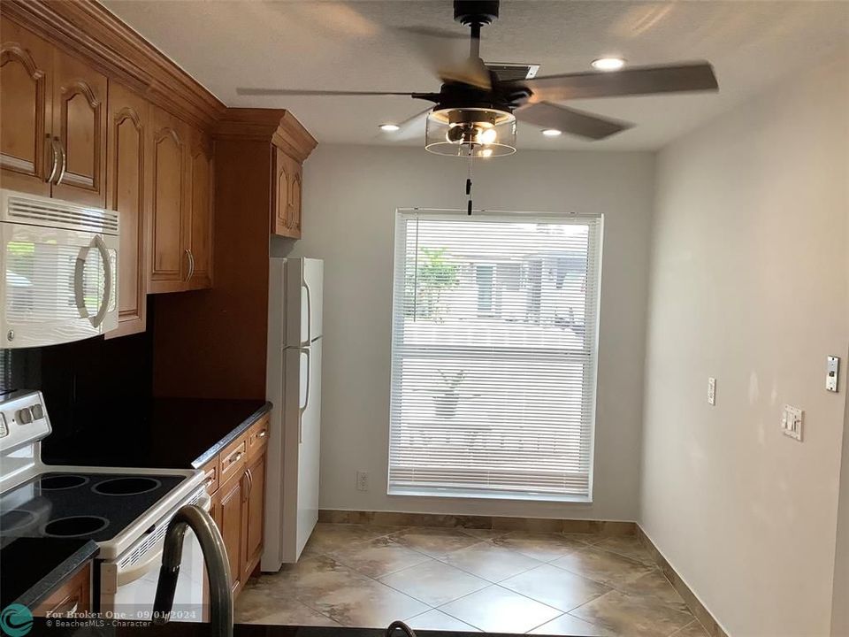 For Rent: $2,200 (2 beds, 2 baths, 1148 Square Feet)